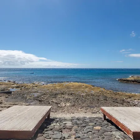 Playa Arinaga Junto Al Mar Agüimes