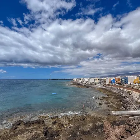 Playa Arinaga Junto Al Mar *